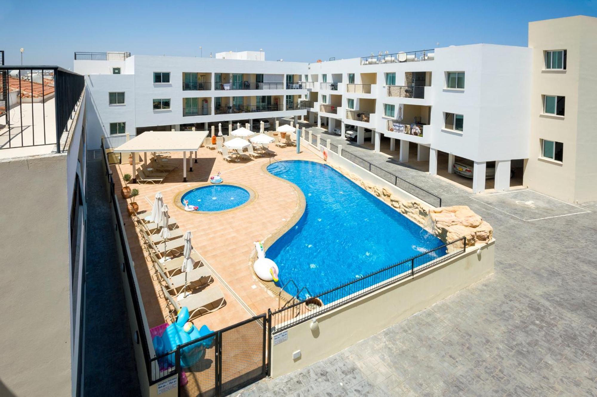 Seabreeze Apartment 200M Away From The Sea Paralimni Buitenkant foto